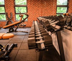 Naše fitness centrum v moderním anglickém stylu je vybaveno špičkovými stroji od přední světové značky Hoist.