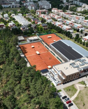 Možnost využití tenisových dvorců