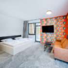 Hotel Break nabízí ubytování v nových dvoulůžkových až čtyřlůžkových pokojích s celkovou kapacitou 20 pokojů.