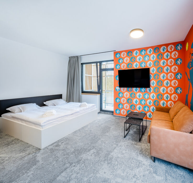 Hotel Break nabízí ubytování v nových dvoulůžkových až čtyřlůžkových pokojích s celkovou kapacitou 20 pokojů.